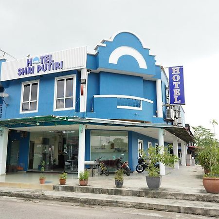 Hotel Shri Putiri Пасир Гуданг Екстериор снимка